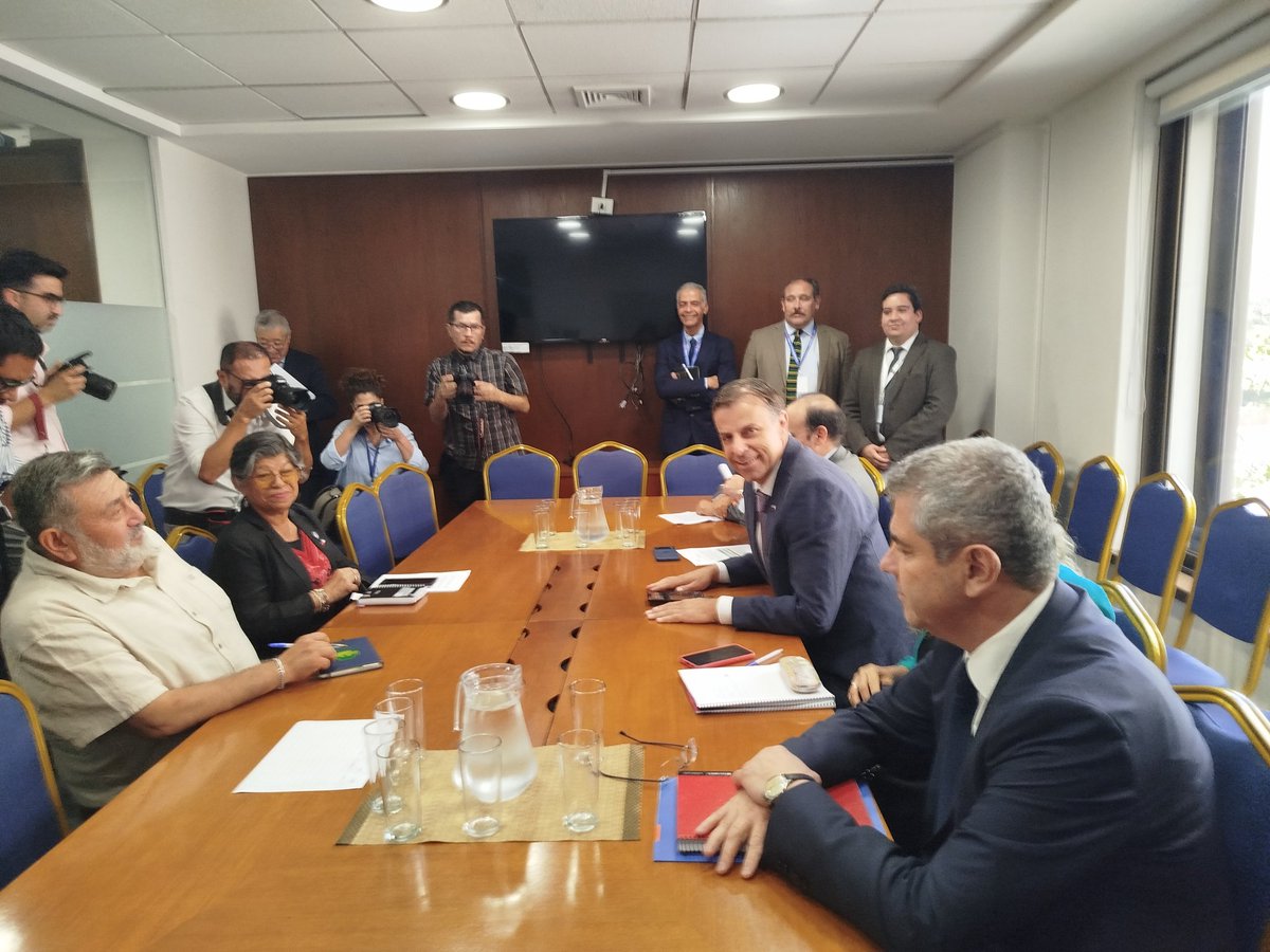 Confusam Chile tweet media