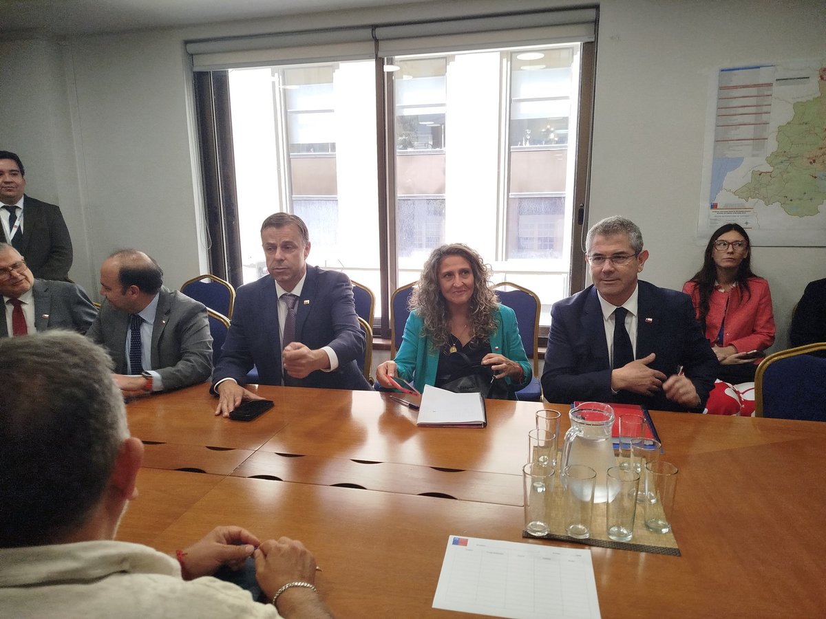 Confusam Chile tweet media