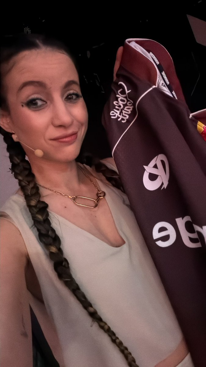 Laure Valée tweet media