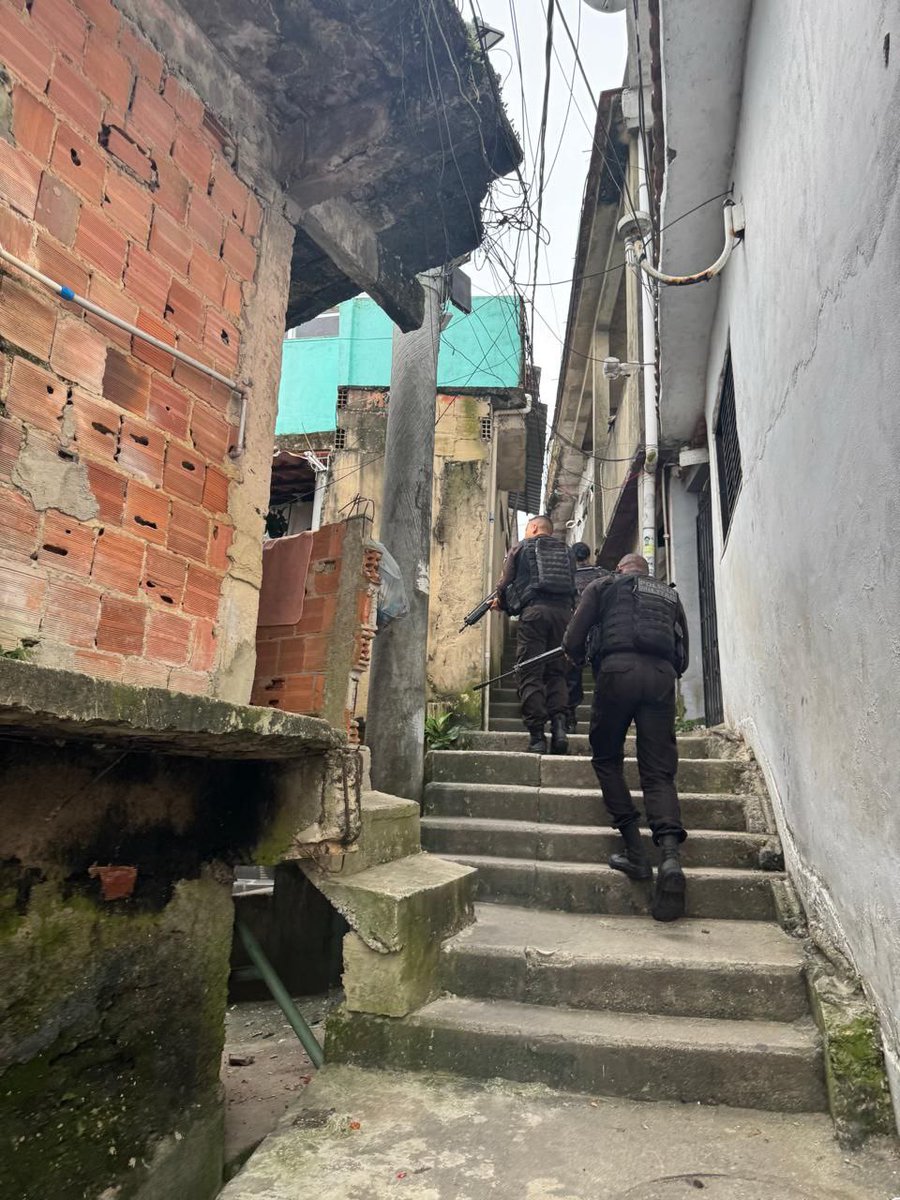 Zona De Conflito Rj tweet media