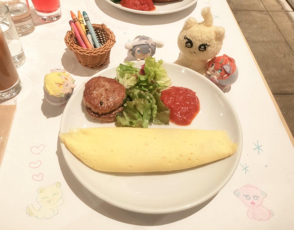 capnec2's tweet photo. クロスが紙になってて絵を描けるお店に連れて行ってもらって、楽しかったし美味しかった〜☺️🥚 https://t.co/KDiBpGaQCC