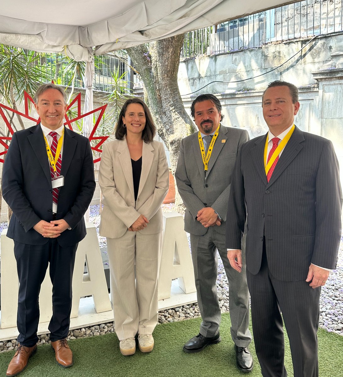 Canadá en México tweet media