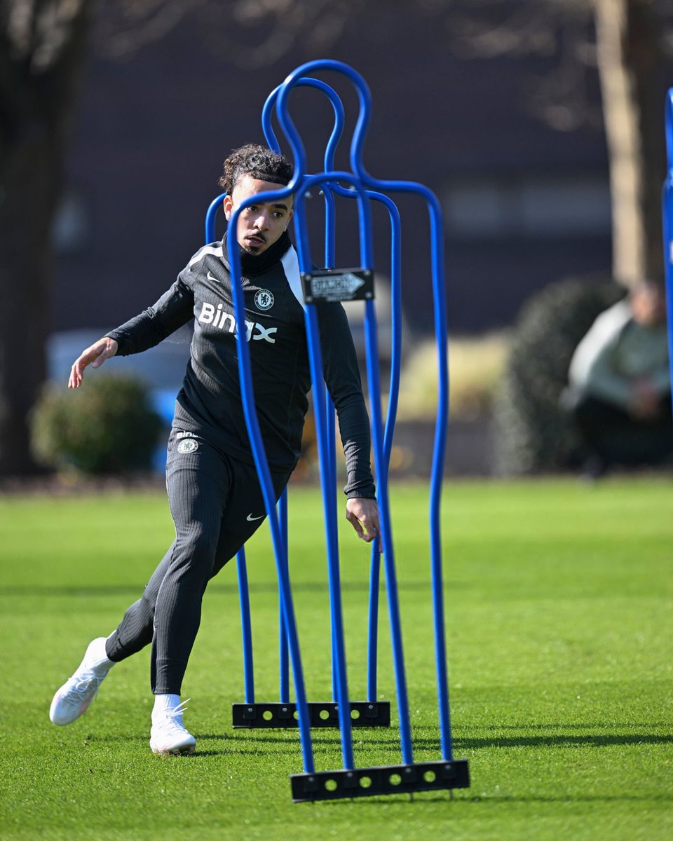 (CFC) OBEY tweet media