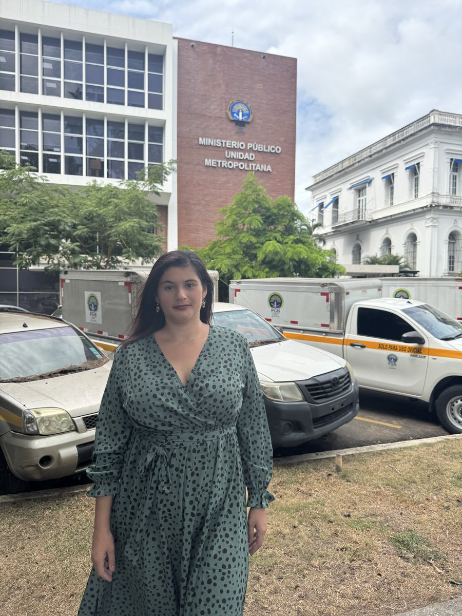 CarolinaIsabelF's tweet photo. Me encuentro en la Unidad Metropolitana de Atención Primaria acompañando a Darlenys Cárdenas, quien viene a presentar una denuncia contra la SENNIAF. La entidad se llevó a sus ocho hijos, ella desconoce su paradero y le niegan acceso a su expediente administrativo para comprobar la legalidad de las actuaciones. La instrucción fue impartida por Otilia Rodríguez.