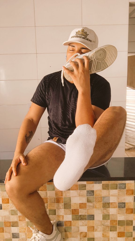 Touchbymoreno's tweet photo. Vem cheira meu chulezao https://t.co/9TMVDl6nWE