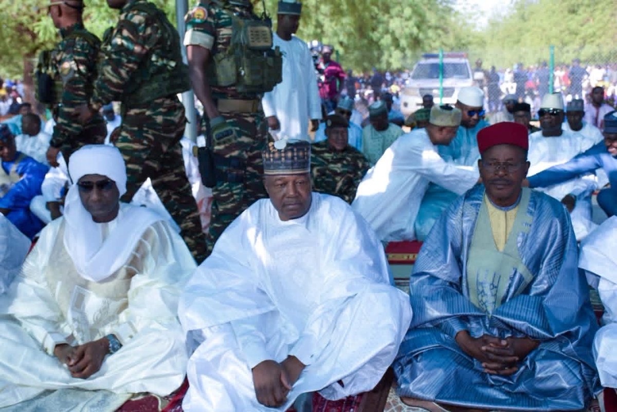 MoroccoNiger's tweet photo. Le Chargé d’affaires a.i. à l’Ambassade du Maroc au Niger M. Jaafar Debbarh, était honoré d’accomplir ce  jeudi 19 mars 2026, la prière de l’Aïd Al-Fitr, aux côtés du Président de la République du Niger, le Général d’armée Abbdourahmane Tiani. https://t.co/sle4QodKbK