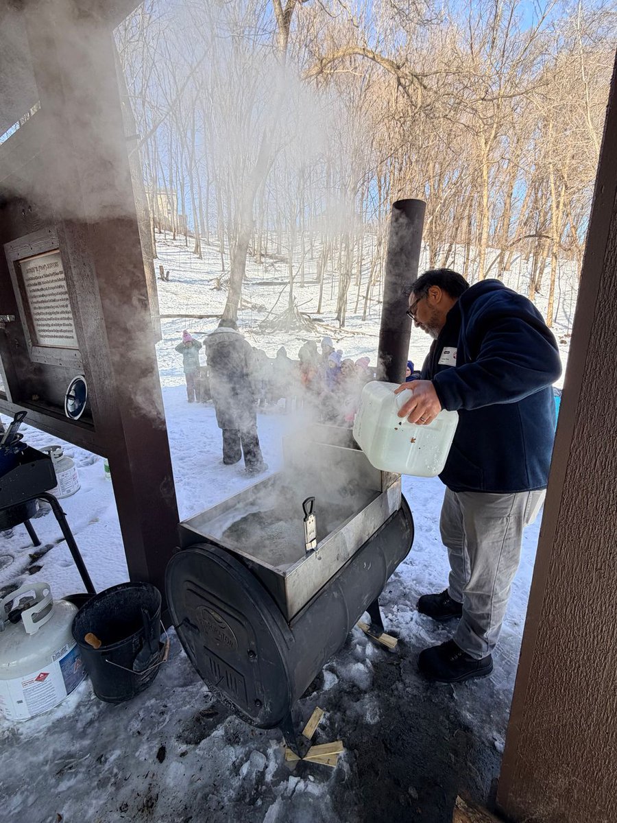 Today is the <a href="/JeffersPondPLS/">JeffersPond</a> sap boiling day!  Mrs. Seidensticker leads the kinders, and all other visiting grade levels, through a short presentation of the process.  Tasting coming in April:)