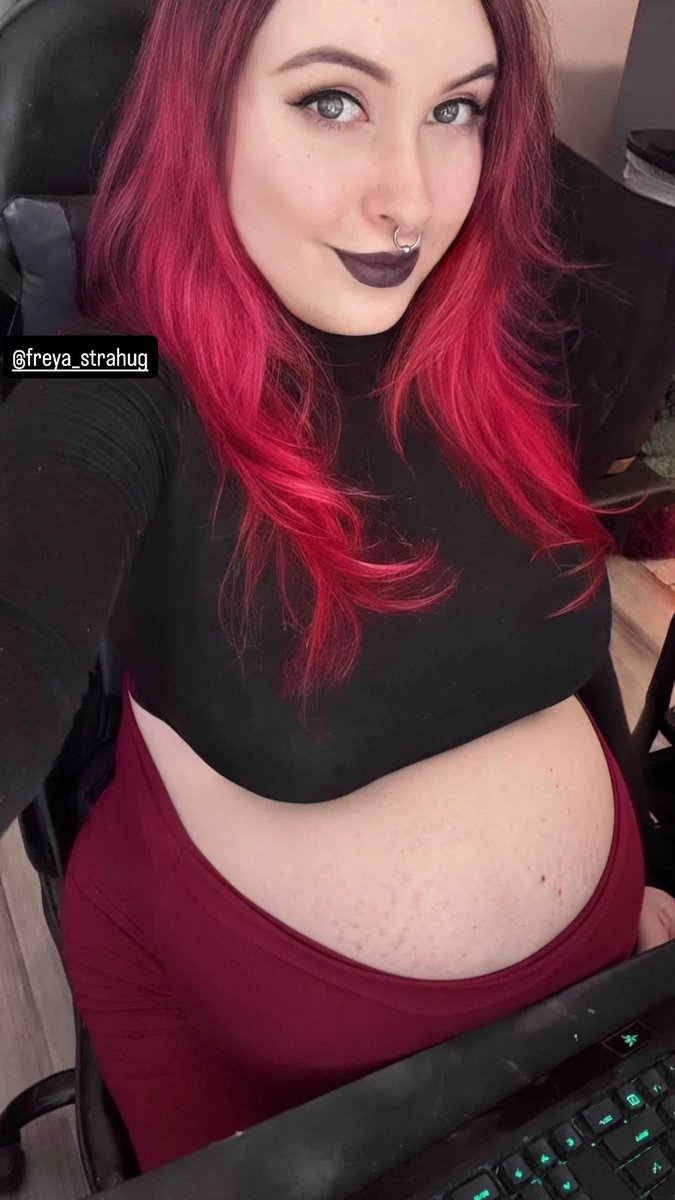 FreyaStrahug tweet media