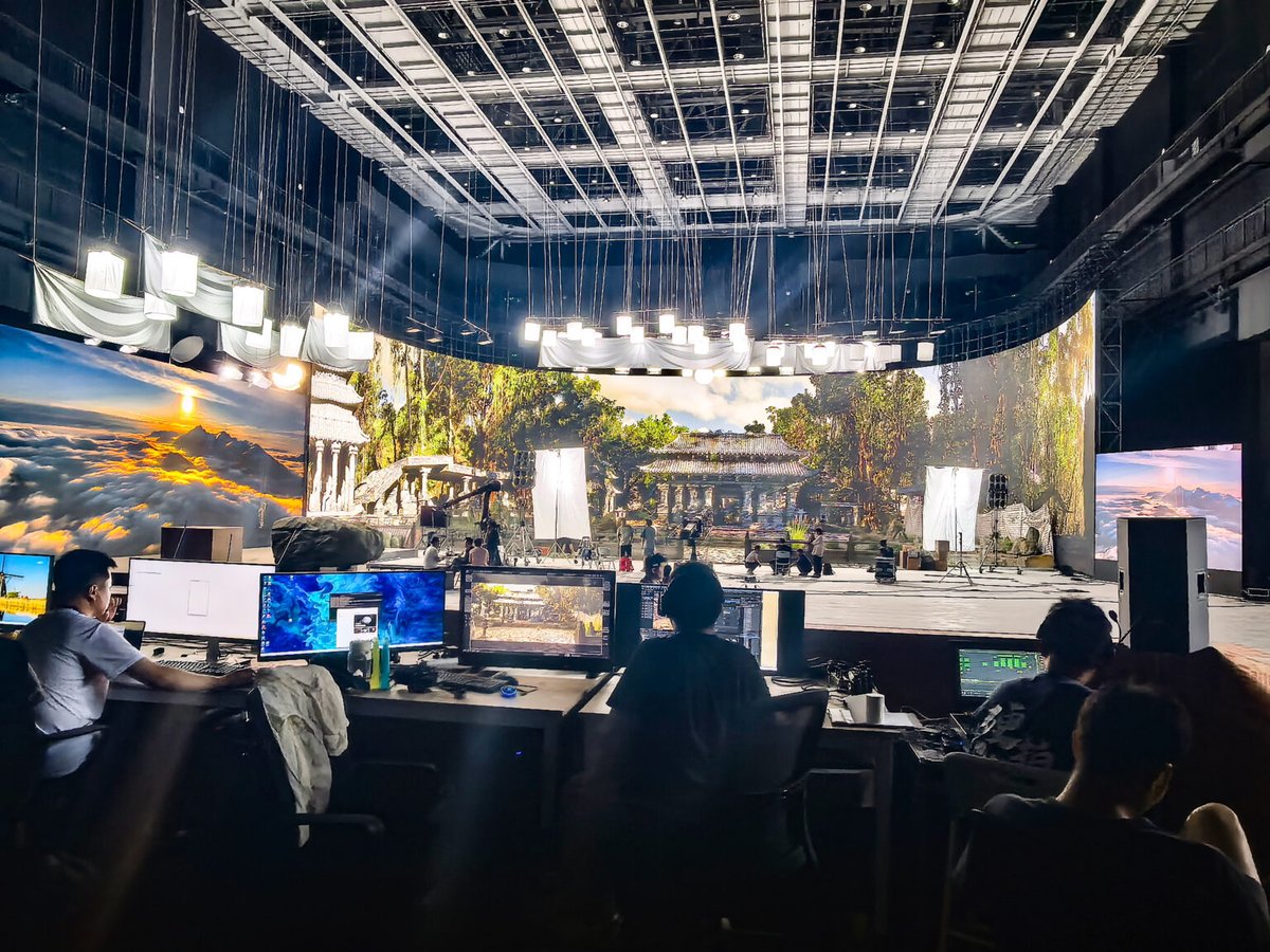 Installation tweet media