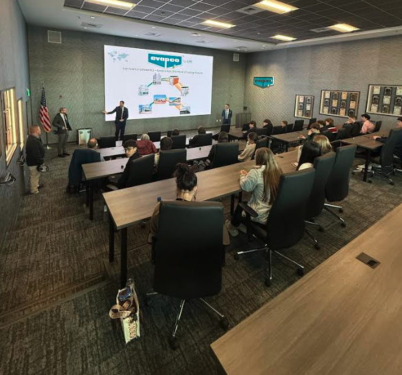 Ltownschools's tweet photo. 👩🏻‍💼👨‍💼📈 LHS FBLA &amp; Business students toured EVAPCO in Taneytown, MD.  Students learned why EVAPCO is a world leader in the HVAC, refrigeration, &amp; energy industry &amp; heard about career opportunities.   The group made a lunch stop for pizza at Tony's Cafe. https://t.co/MWMFkE64Sc