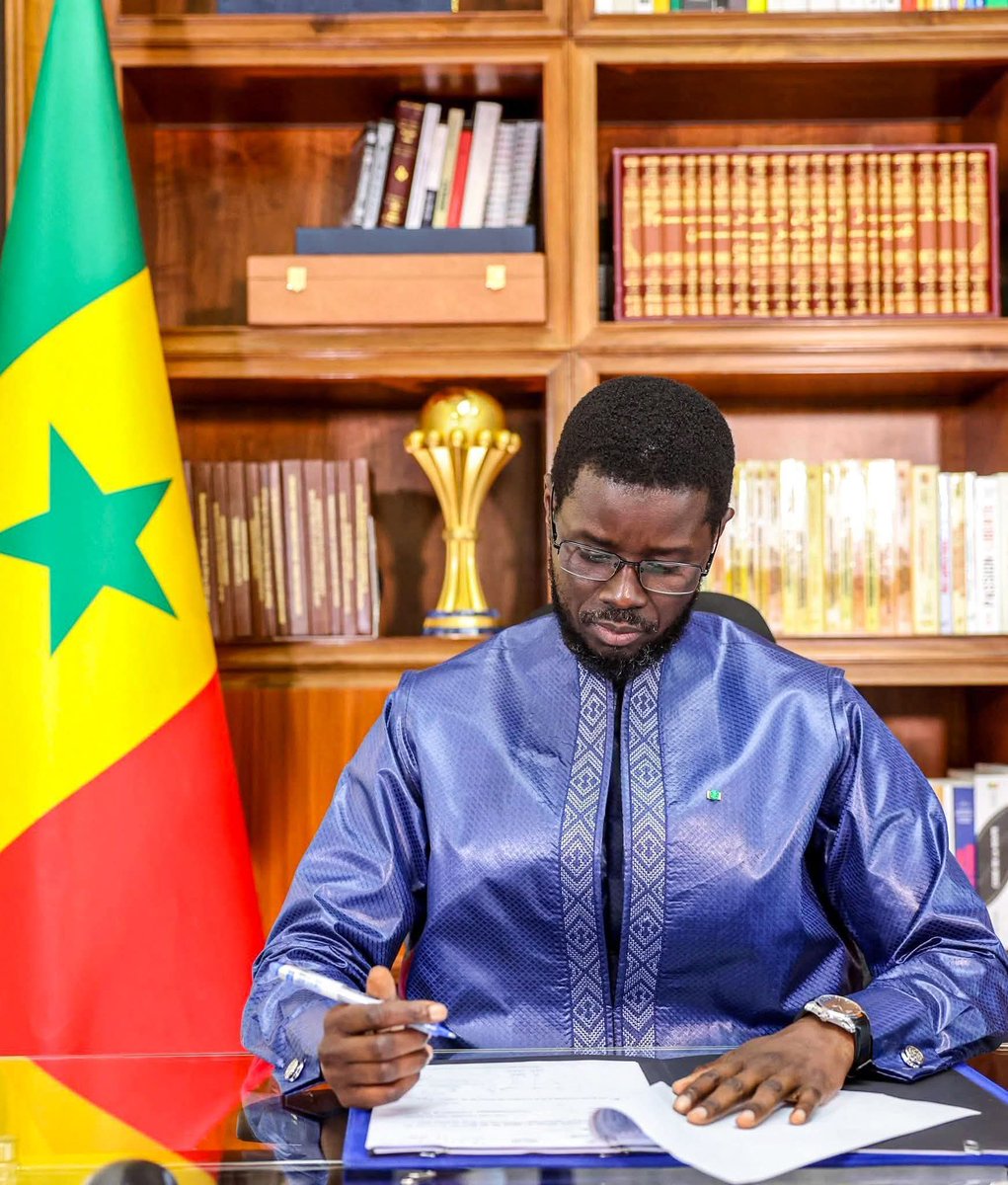 YaliChanuong's tweet photo. CAF and MOROCO can come pick the trophy in Dakar https://t.co/bxjzbG5zJ5
