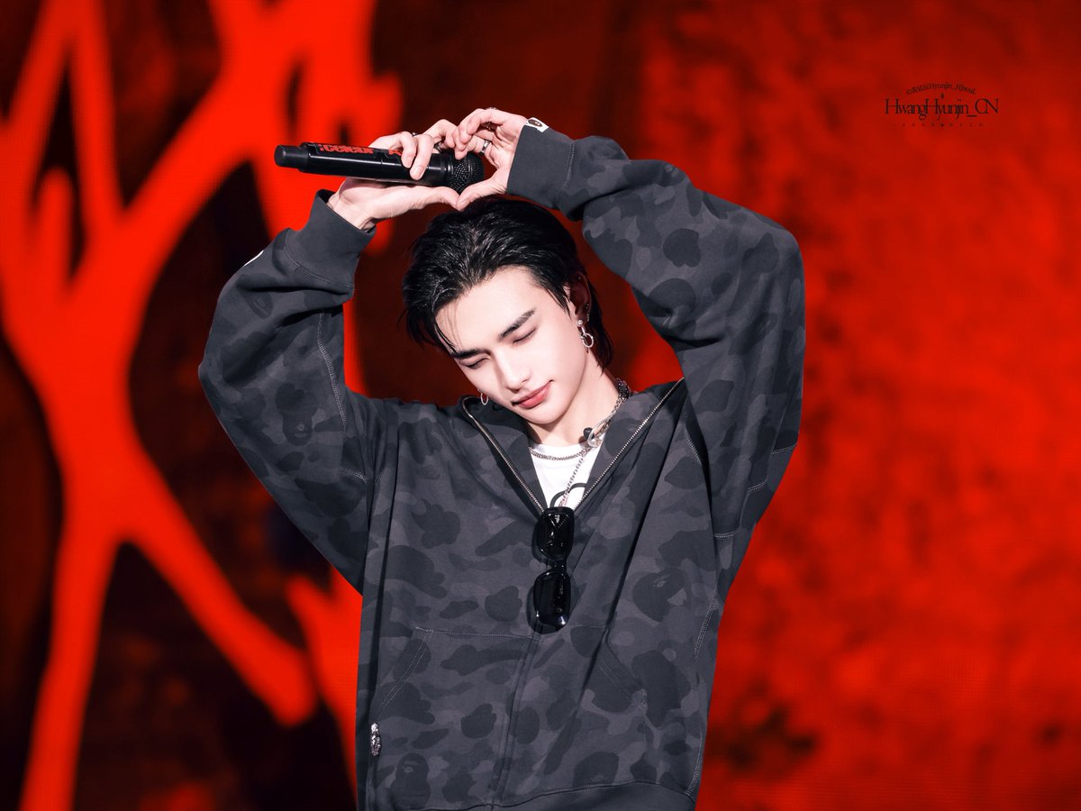 黄铉辰Hyunjin_中文首站 tweet media