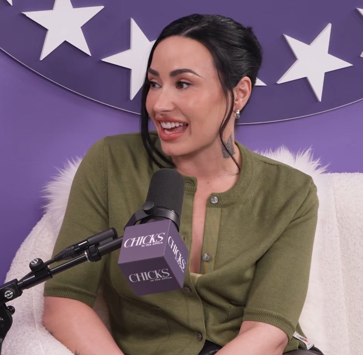 Miley Official tweet media