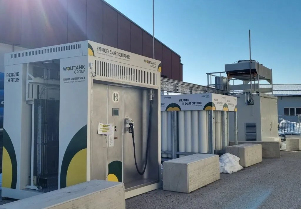 fuelcellsworks's tweet image. Wolftank Group completes a #hydrogen refueling station for TPER in Bologna. The facility will support #zeroemission buses and a future fleet of 127 hydrogen buses—Italy’s largest.

#HydrogenNow #CleanTransport #FuelCells

fcw.sh/9GOBXo