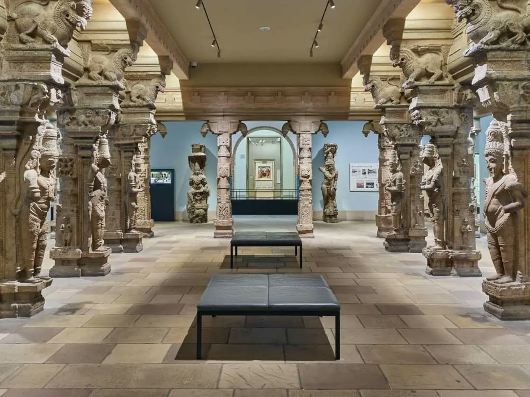 A 16th Century pillared temple hall installed within the Philadelphia Museum of Art... 

The hall is constructed from 58 carved granite architectural elements originating from a temple in Madurai, India 🇮🇳

These elements were collected in 1912 by Adeline Pepper Gibson, a