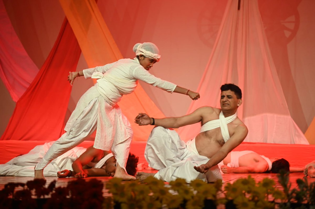 AkashvaniAIR's tweet image. Glimpses from the programme!

#Adhirathi #RamdhariSinghDinkar #mahabharat