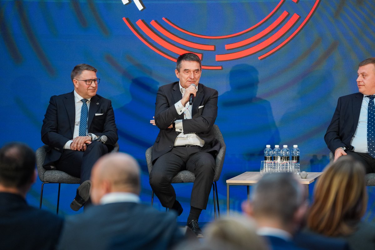 WB GROUP tweet media