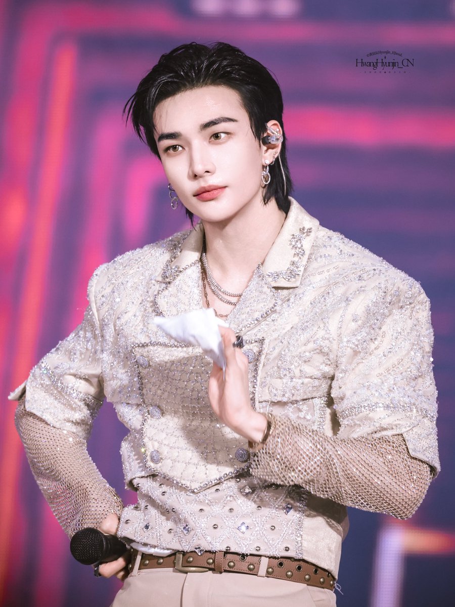 黄铉辰Hyunjin_中文首站 tweet media