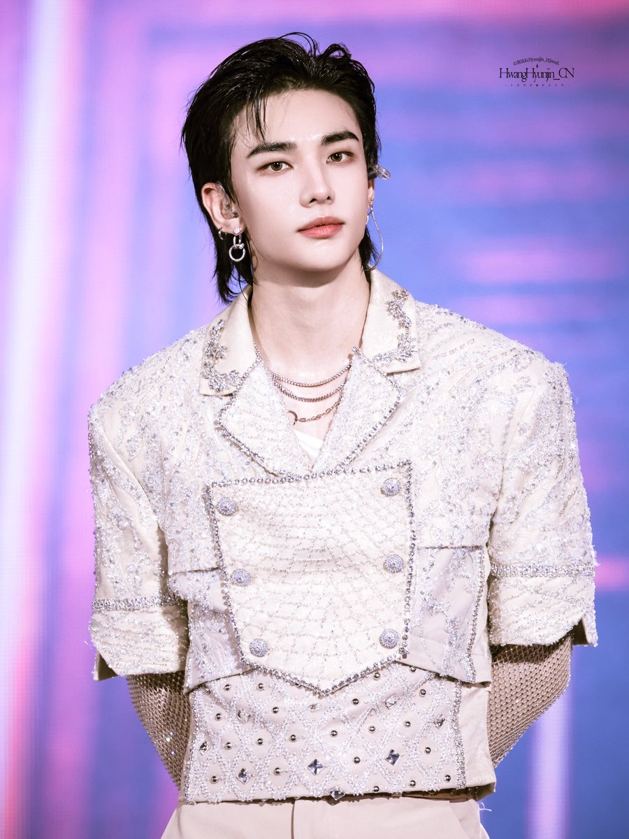 黄铉辰Hyunjin_中文首站 tweet media