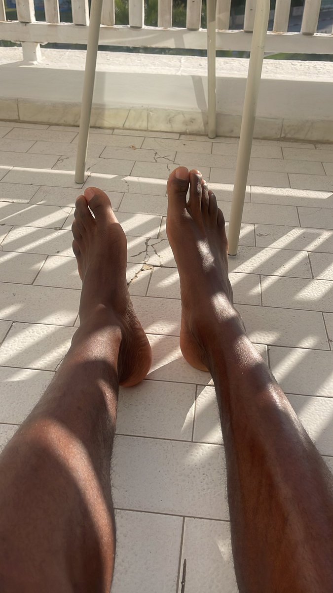 They need worshipping after a long walk #domfeet #footworship #cashpig #footworship