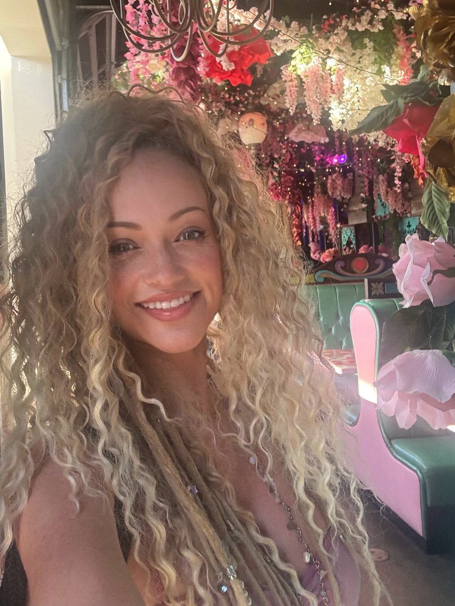 Mindy MF Robinson 🦄 tweet media