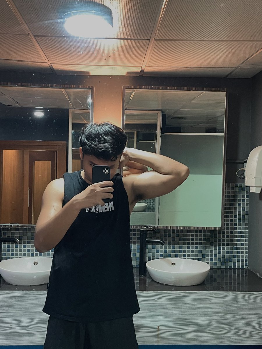 1830__m's tweet photo. ga ganteng tapi boleh lah di sniff https://t.co/gNW2ZgJnc1