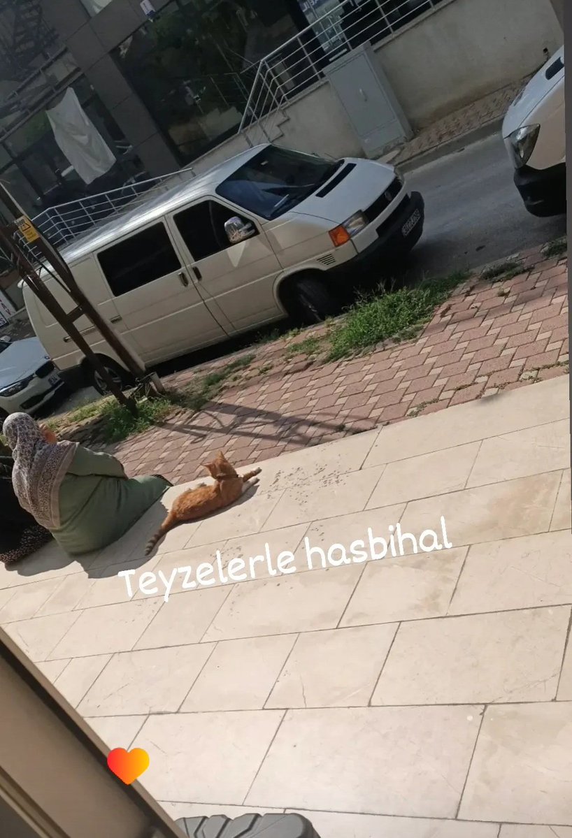 kılavatlı Paris tweet media