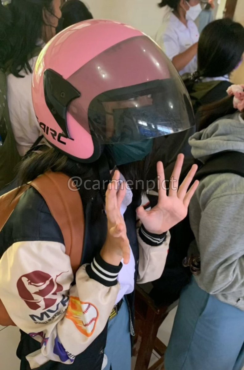 kenytimes's tweet photo. Hanni bawa motor 🤝🏻 Carmen diboncengin
#SEAster https://t.co/vtVNGX9cRc