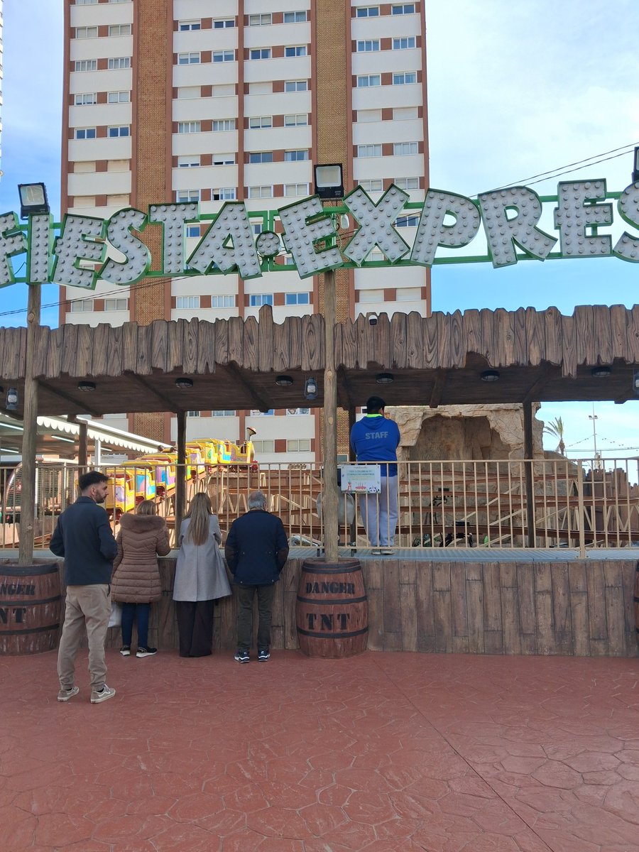 Baz, Wacky worm tweet media