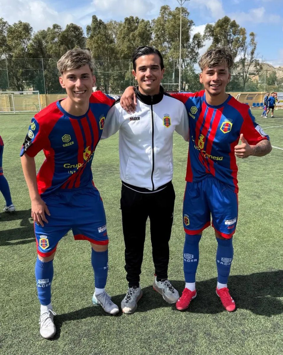 Nacional10x's tweet photo. 3 RFEF - Cantera

Debut de 2 futbolistas en etapa juvenil con SFC Minerva, ambos pertenecen a su filial - EF Torre Pacheco. 

Decisivo Joao Gabriel (1 gol en primer balón tocado) y también Nikolay. Con ellos suman un total de 4 los que Radu ha hecho estrenarse https://t.co/84I7Z8NCYz