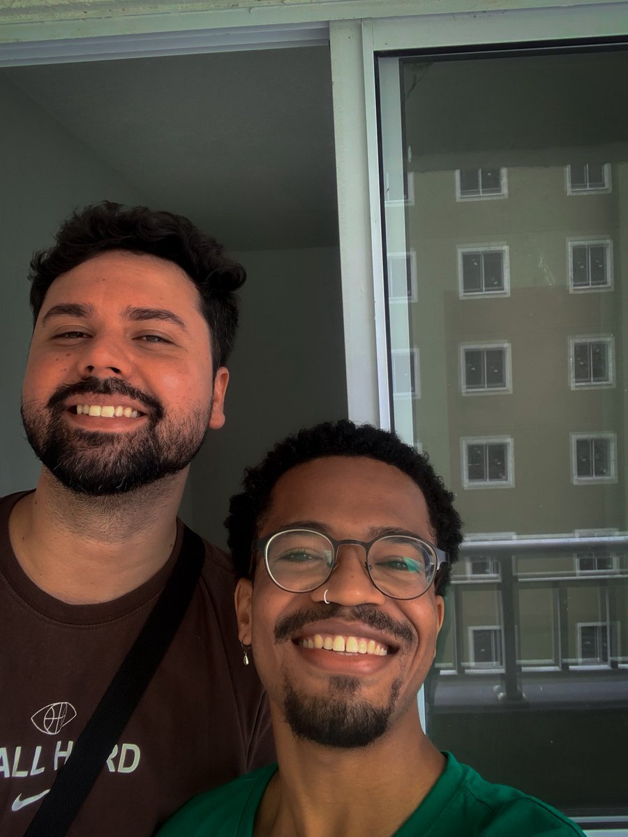 Allan_Barbosa27's tweet photo. Há um ano, nosso cantinho era só um sonho. Foram meses de plano e pesquisa até as chaves chegarem na mão! 

Prontos para novas histórias em um lugar pra chamar de nosso. Gratidão eterna à minha ancestralidade e aos meus Nkises! 

NUNCA FOI SORTE, SEMPRE FOI MUTALAMBÔ! 💚🏹 https://t.co/3s56kP18ek