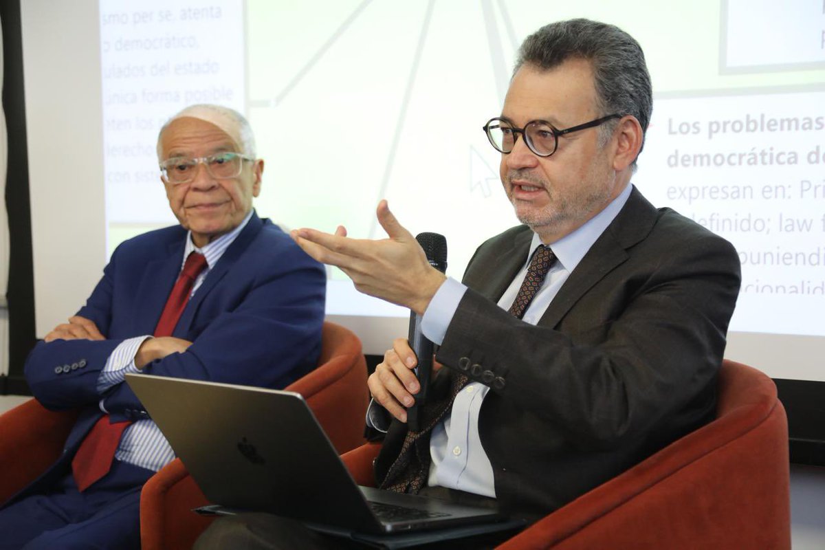 Departamento de Derecho Constitucional- UExternado tweet media