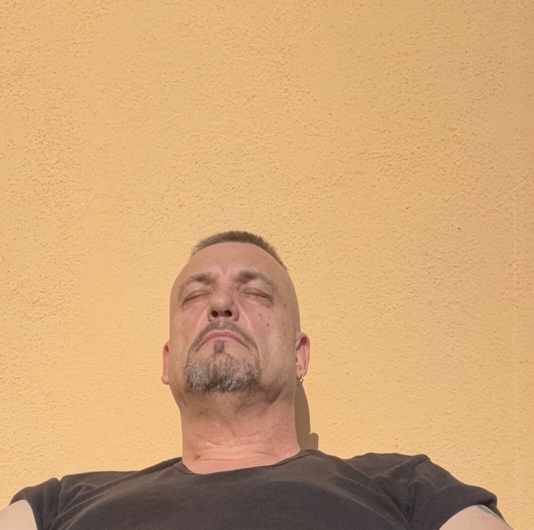 • 🇨🇭georges 👮‍♂️ • tweet media