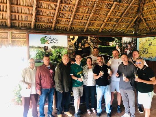 cubasol1's tweet photo. La Ruta del #Tabaco en Pinar del Río una experiencia que no te puedes perder.
Así inicia en el Parador Las Barrigonas y el disfrute de los servicios de la Tienda de #Caracol.
https://t.co/FZ6QfP3aP8
#Cubasol
#CubaUnica
#Cubatravel
#CaracolDistingue https://t.co/8fnJn638It