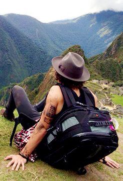 WhyLarryIsReal tweet media