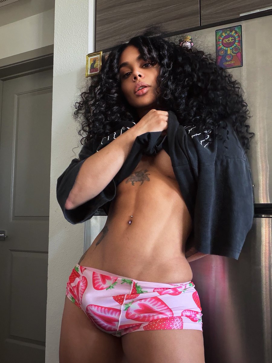 Eva Maxim tweet media