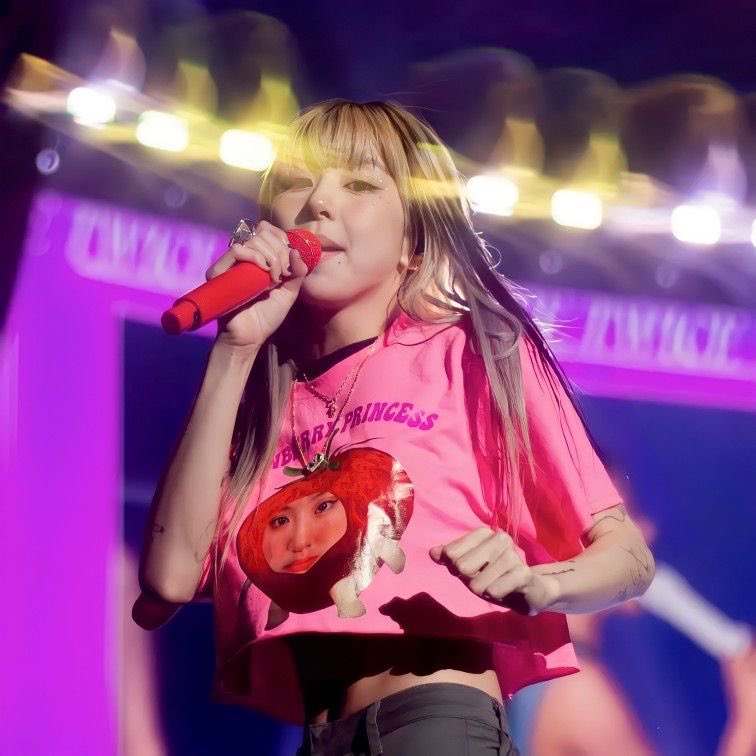 hourly chaeyoung 🫧 tweet media