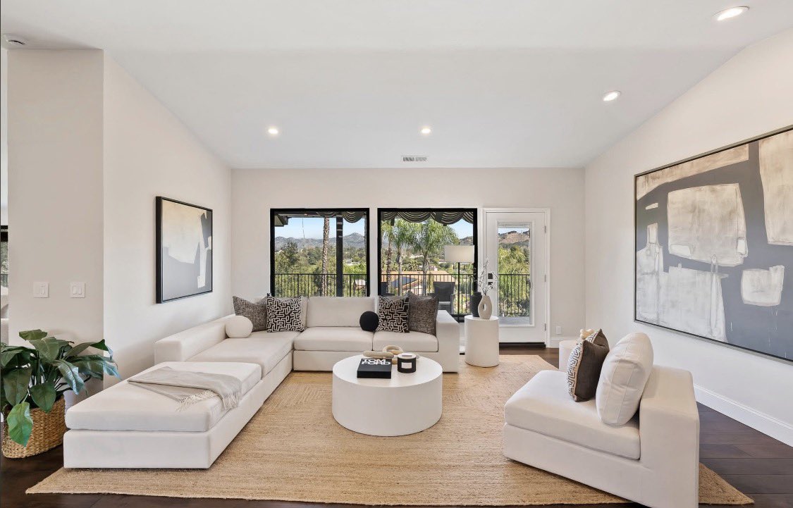 TDiamondRealtor's tweet photo. In escrow after one weekend of showings. 

Homes: 16,782 views 
Facebook: 3,703 views
Compass: 2,589 views 
Zillow: 1,886 views 
Instagram: 818 views
Redfin: 597 views 
Realtor: 147 views https://t.co/eLP6BfESVw