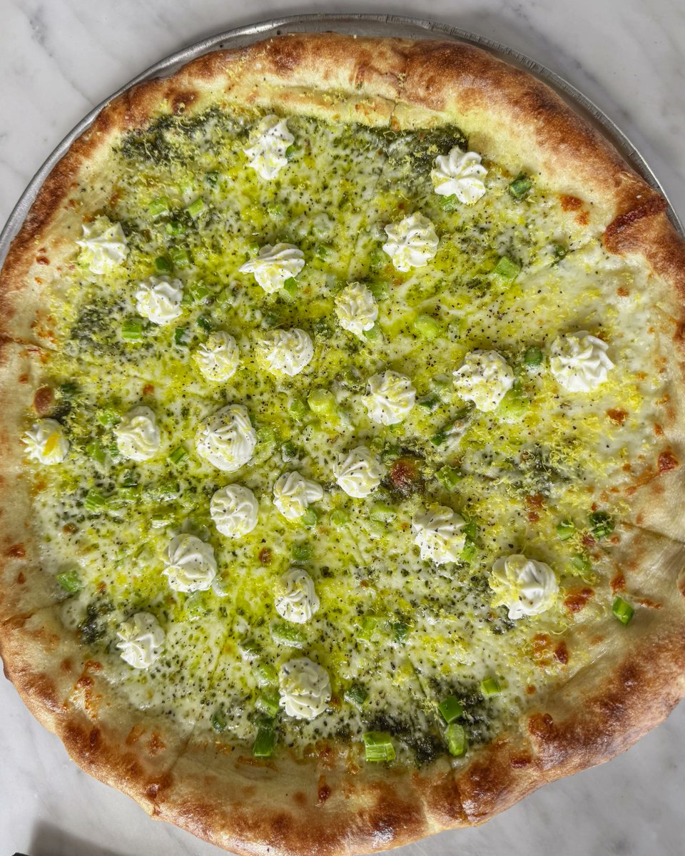 mthpizza tweet media