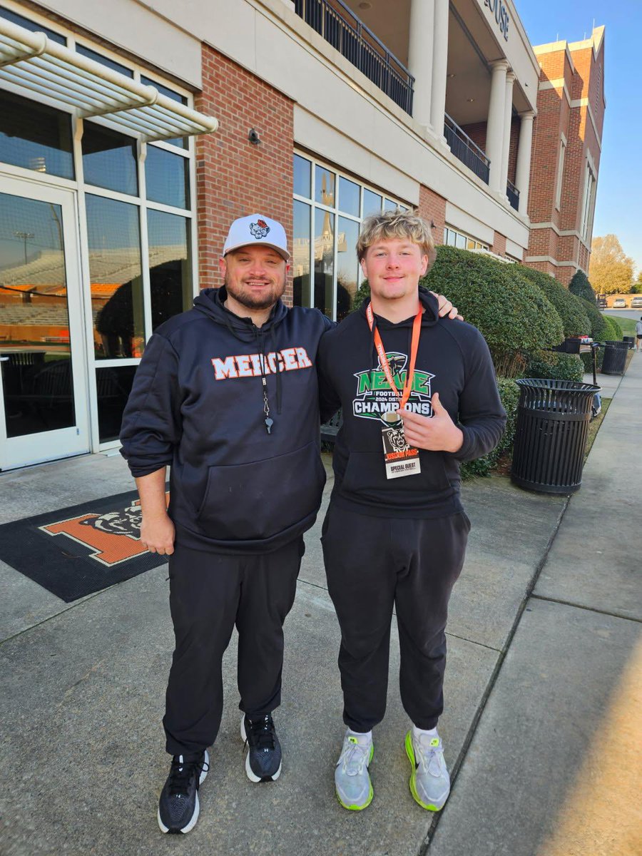 Sloan Davis tweet media