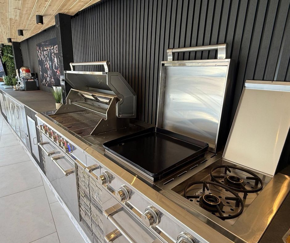 PSD_UK_LTD's tweet image. Our Composite Cladding really is a sleek, modern solution to any space you are looking to rennovate 🌟

Available in 5 colours with L-shaped trim options ✅ 

Contact us
☎️ 01909 768 760 
📧 sales@pavingstones.co.uk 

#composite #cladding #landscaping #wall #slatted #uk