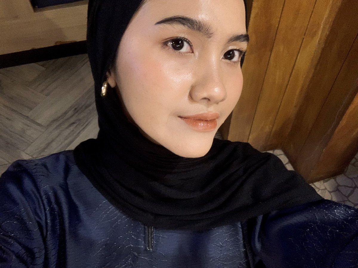 Dombboo's tweet photo. Omgg my skin looks better nowwww, aliassss ayoo rajin makan yoghurt 🥣 https://t.co/3kwbIQKYUB