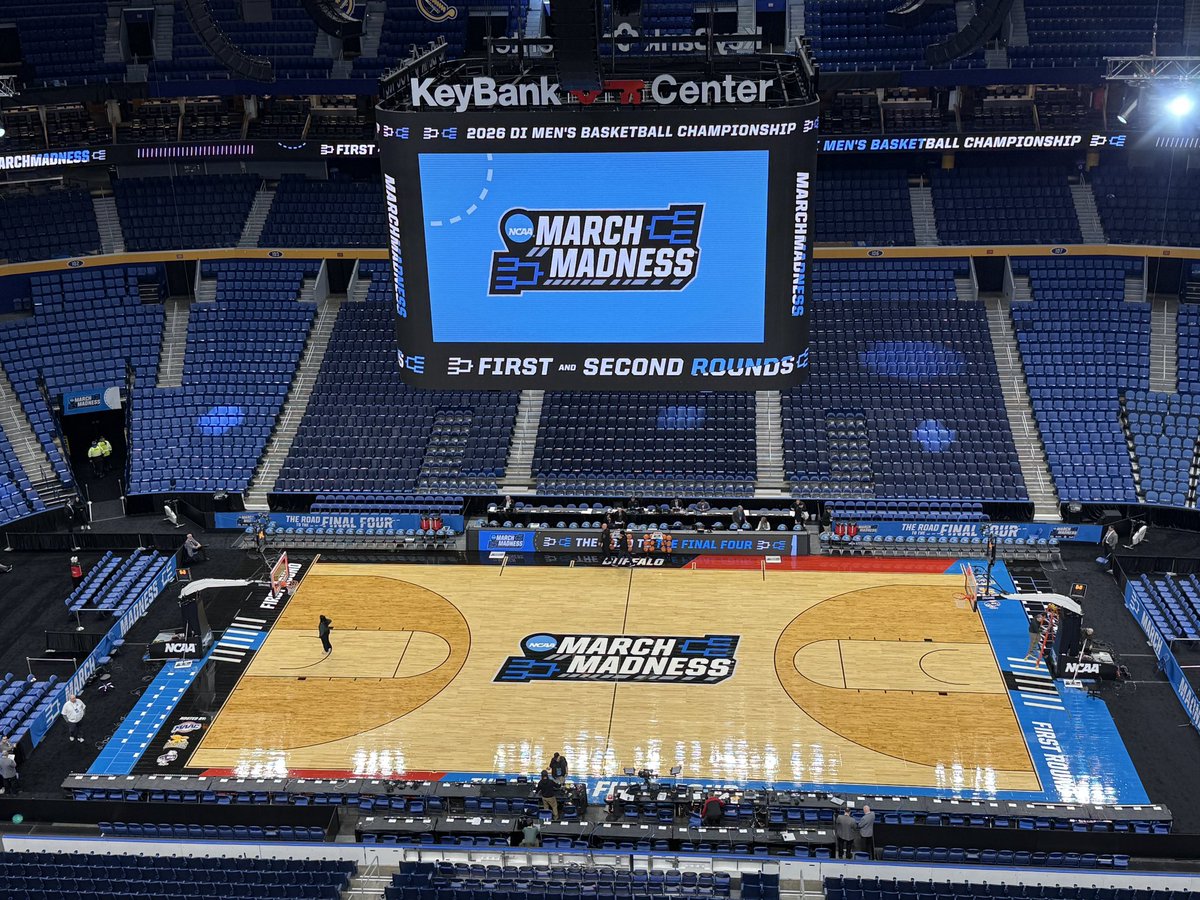BrianWGR's tweet photo. It’s #MarchMadness in Buffalo 🏀 https://t.co/TAlV1JUjHx