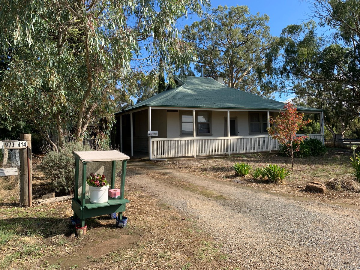 OzAmerican's tweet photo. ~ A beautiful autumn morning at home in Paracombe, South Australia! ~ https://t.co/PibZuLwz2Y