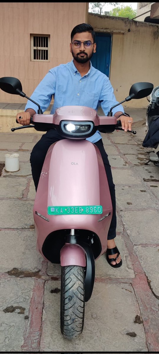 baba_jk's tweet photo. ನನ್ನ ಓಲಾ ಸ್ಕೂಟರ್ ಕೆಟ್ಟು ಒಂದು ವರ್ಷ ಆಗಿದೆ ಈಗಾದರೂ ಮನೆಯಲ್ಲಿ ನಿಂತಿದೆ ಕಂಪನಿಗೆ ಫೋನ್ ಮಾಡಿದರೆ ಯಾರು ಅದಕ್ಕೆ ಉತ್ತರ ಕೊಡ್ತಾ ಇಲ್ಲ ದಯವಿಟ್ಟು ನನ್ನನ್ನು ಹೆಲ್ಪ್ ಮಾಡಿ ಲೋಕಲ್ ಸರ್ವಿಸ್ ಸೆಂಟರ್ ಎಲ್ಲಾ ಬಂದ ಆಗ್ಬಿಟ್ಟಿದೆ ಫೋನ್ ಮಾಡಿದ್ರೆ ಉತ್ರ ಕೊಡ್ತಾ ಇಲ್ಲ ದಯವಿಟ್ಟು ನನ್ನನ್ನು ಸಹಕರಿಸಿ ನನ್ನ ಊರು ಶಹಪುರ್ ತಾಲೂಕ 8105533786 https://t.co/GRHbUFTkAm