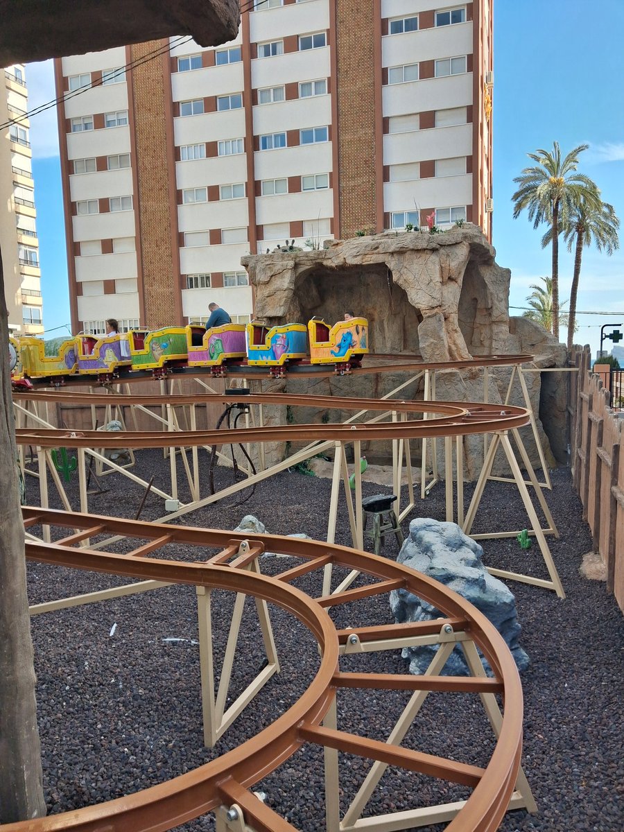 Baz, Wacky worm tweet media