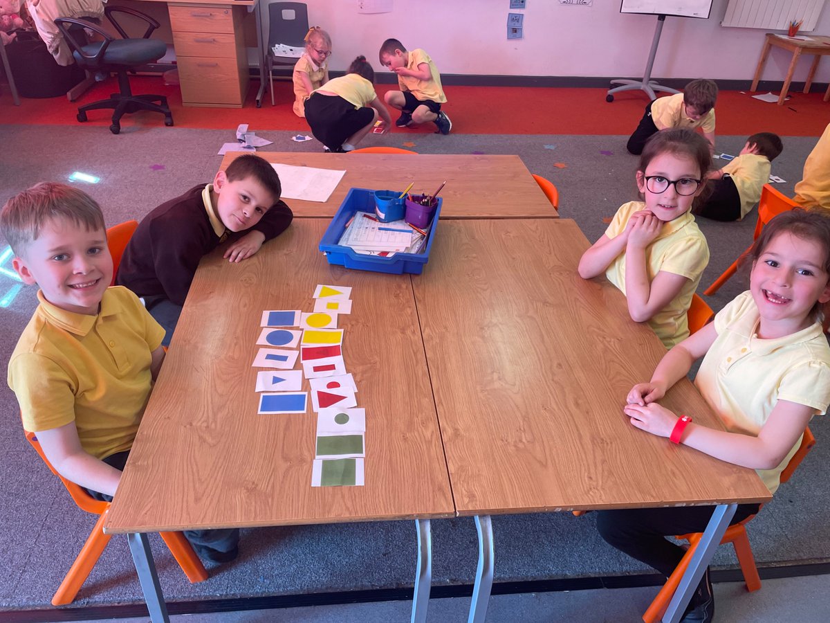 EastfieldPSHull's tweet photo. 1SL worked hard grouping and sorting objects in their computing unit this afternoon! #epscompute https://t.co/e0Ba7KCQRM