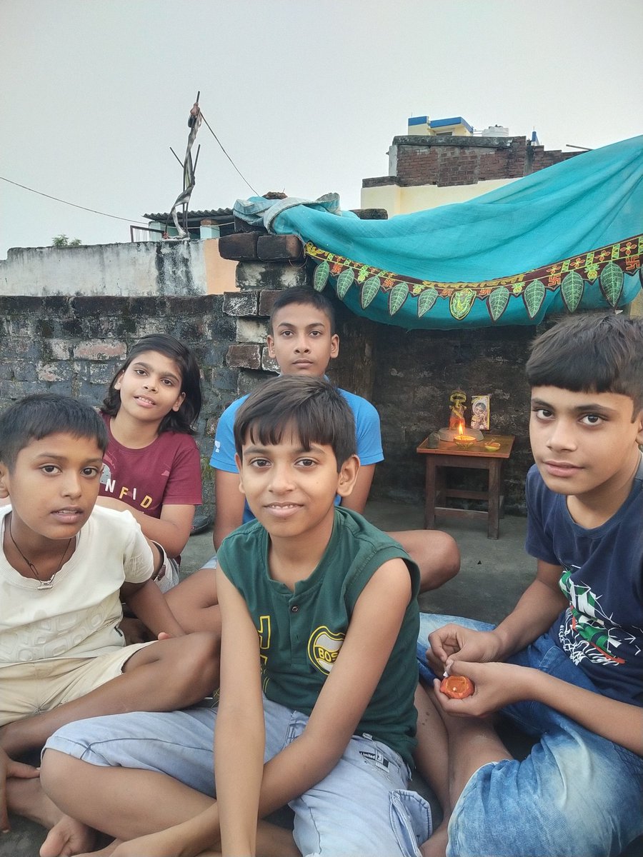 rajnish_on's tweet image. Real Happiness is this Simple 
#diwali2025 #hastshilp