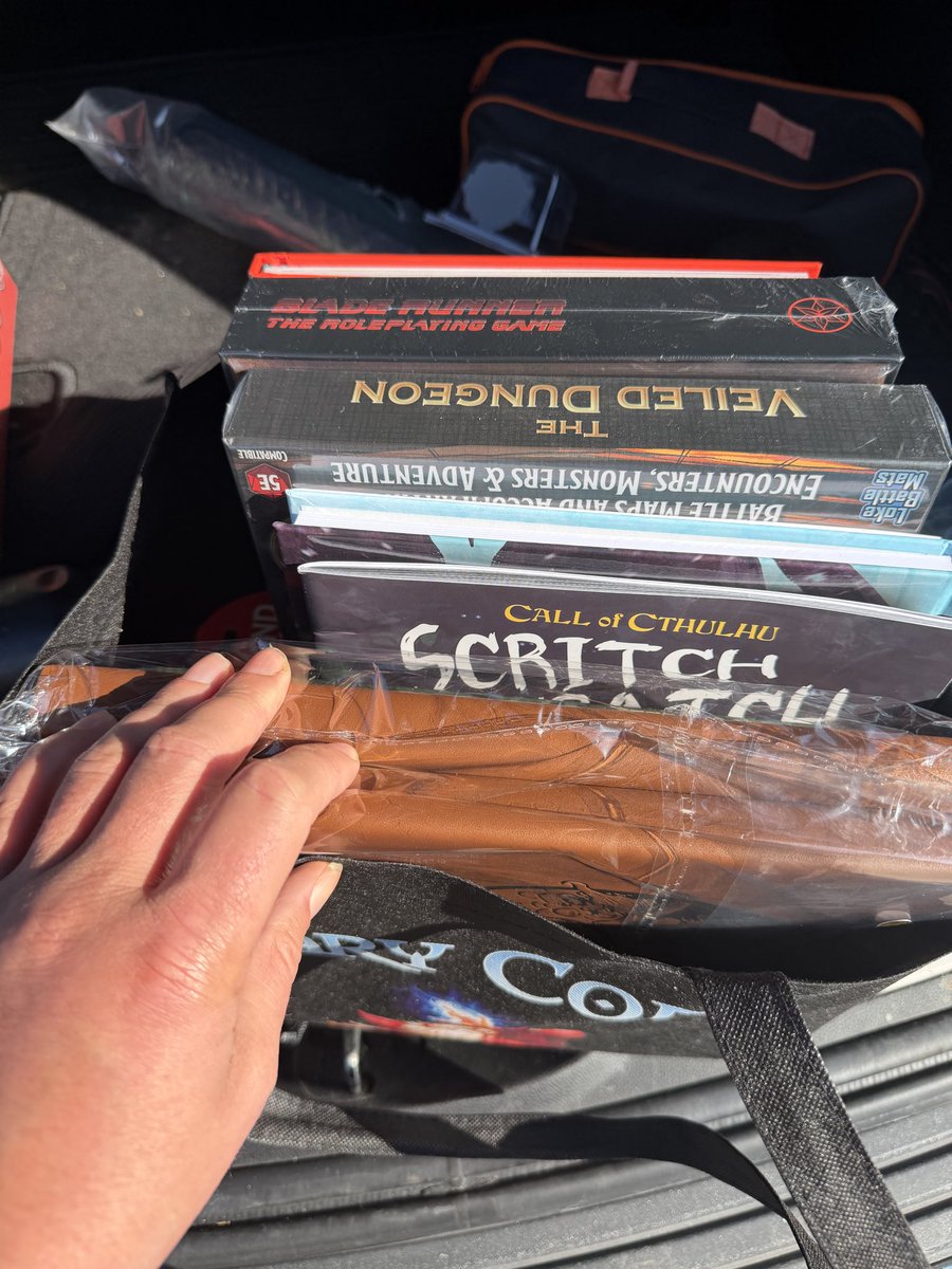 This Effin’ GM ➡️ Gary Con tweet media