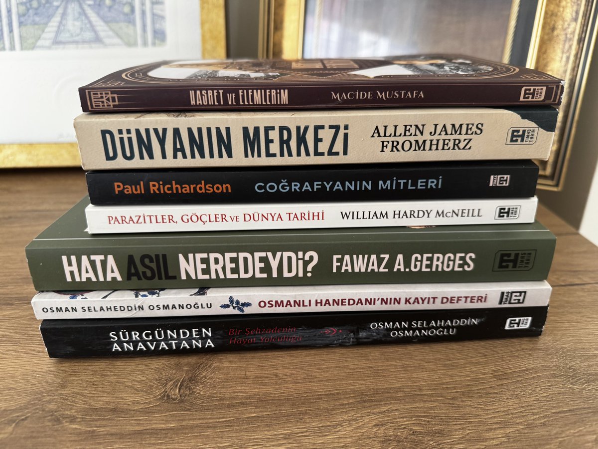 Bir bayram hediyesi <a href="/timastarih/">Timaş Tarih</a> ten gelenler :) 

Öncelikle Ali Vasıb Efendi’nin hatıratı artık Timaş’ta. Bu yetmemiş Osman Selahaddin Efendi’nin neşrettiği “Hanedân Kayıt Defteri”, “Sürgünden Anavatana” hatıratı, Şehzâde Abdülkadir Efendi’nin ikinci hanımı Macide Mustafa’nın